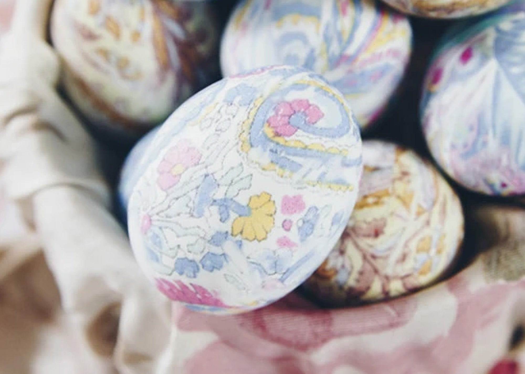 Silk Dyed Eggs DIY Project