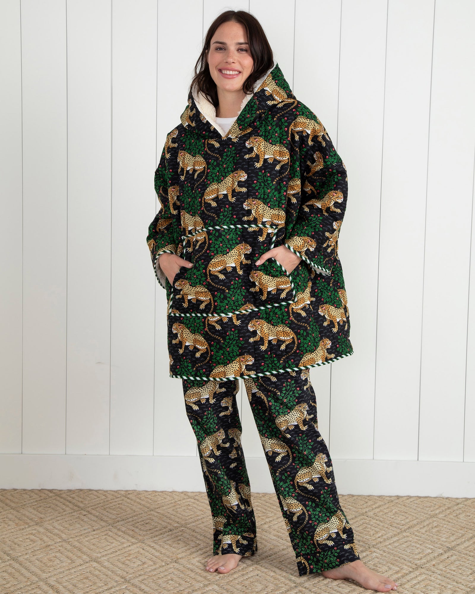 Bagheera - Quilted Sherpa Poncho - Ink - Printfresh