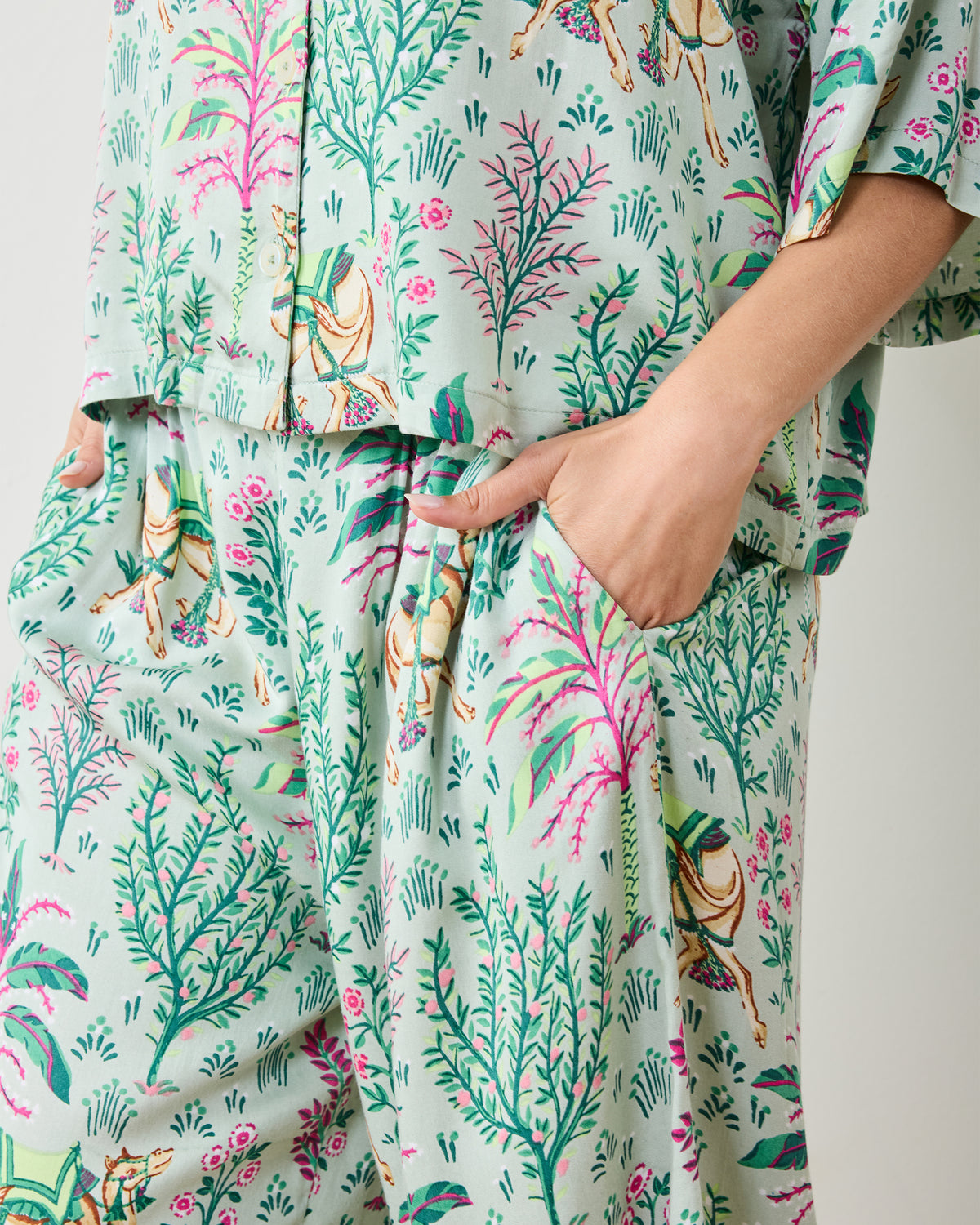 OLD FIT Camel's Courtyard - Eco Satin Wildest Dreams Set - Avocado - Printfresh