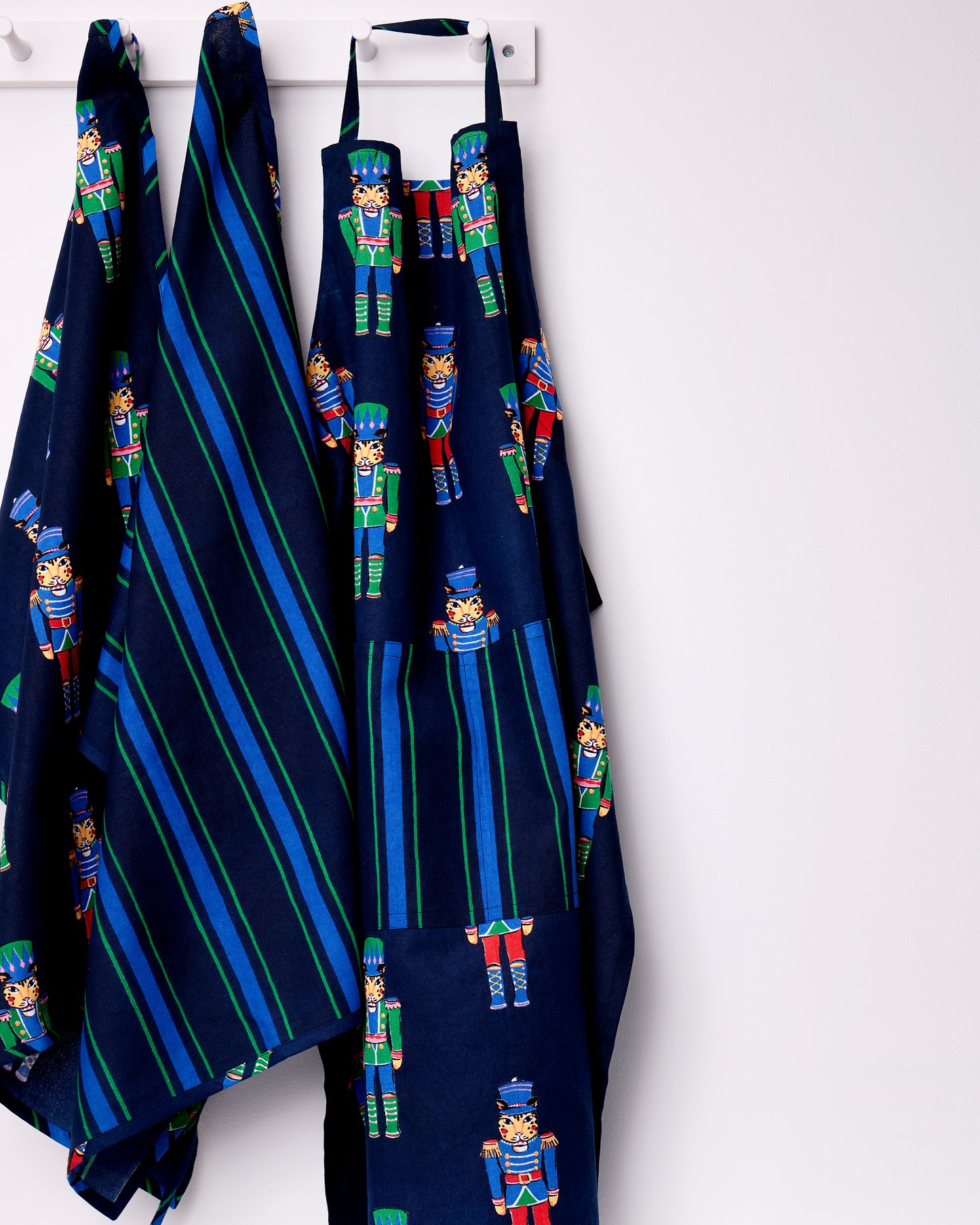 Leopard Nutcrackers - Apron - Navy - Printfresh