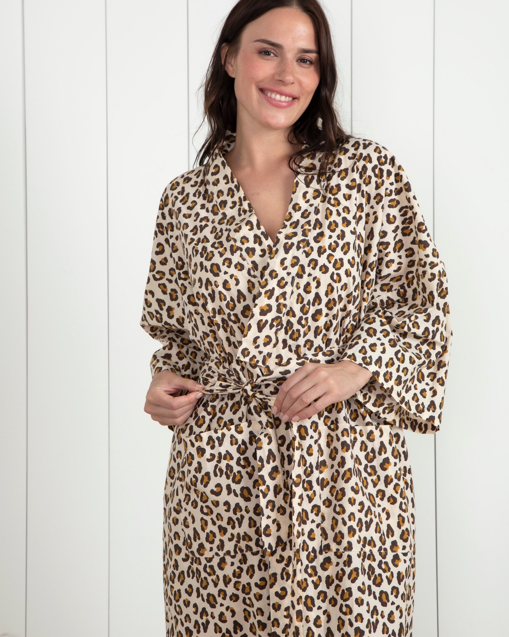 Lounging Leopard - Robe - Latte - Printfresh