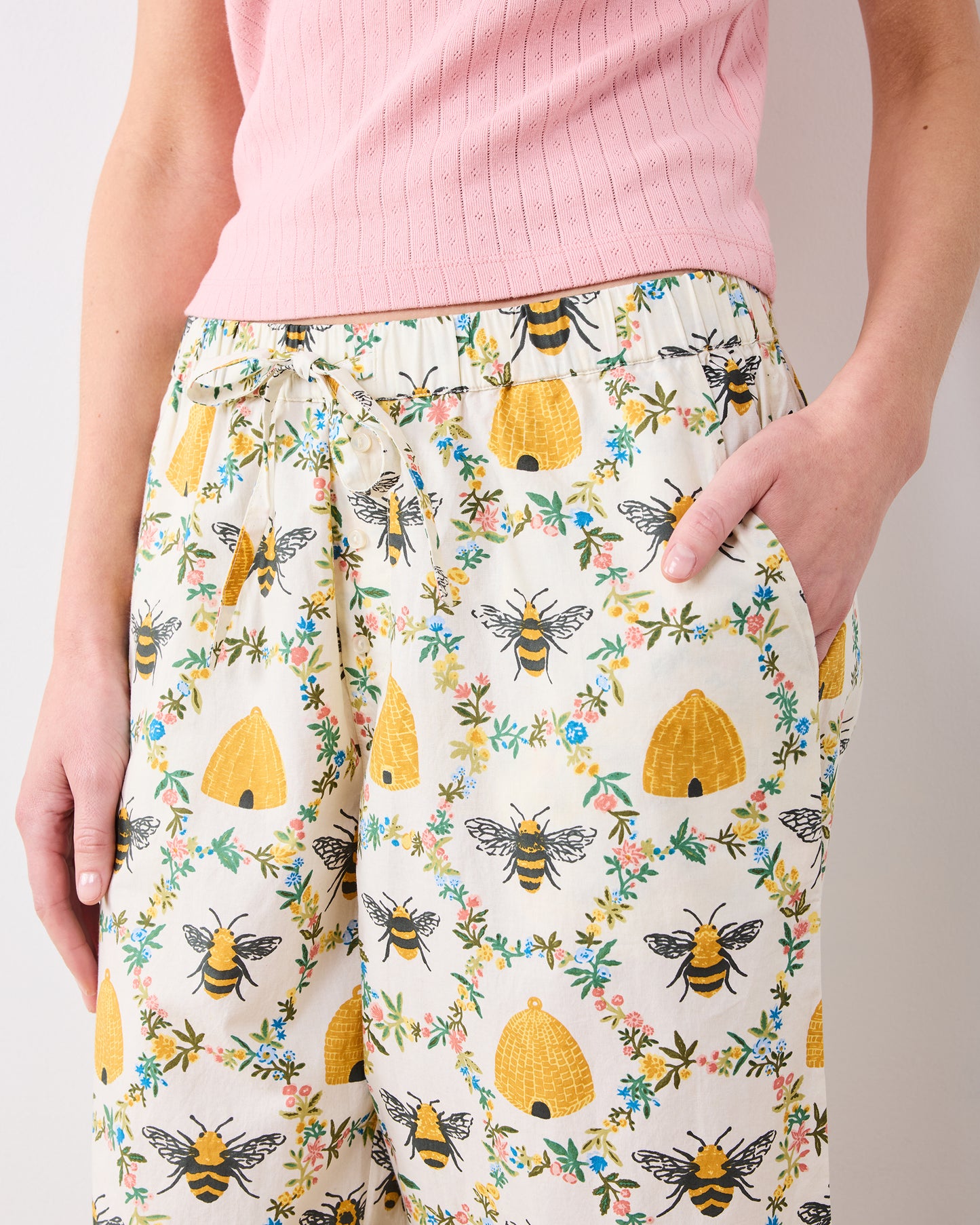 Sweet Bee - Ruffle Cropped Pants - Cream - Printfresh