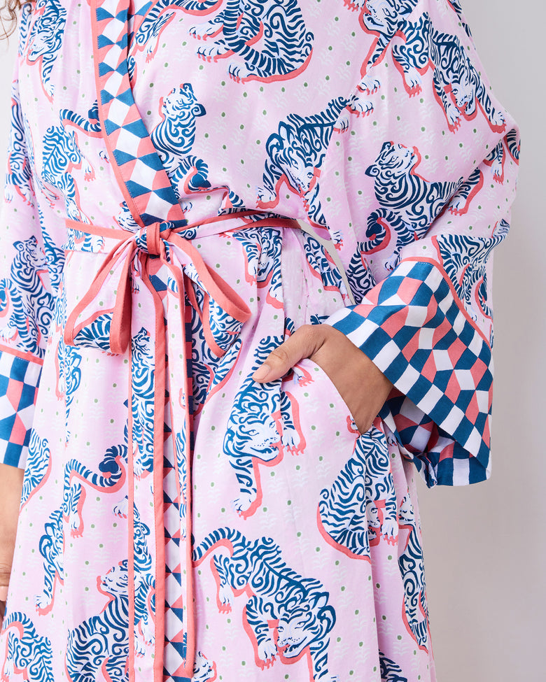 Tiger Robe Vs Tiger Queen - Eco Satin Robe - Blush & Bashful – Printfresh