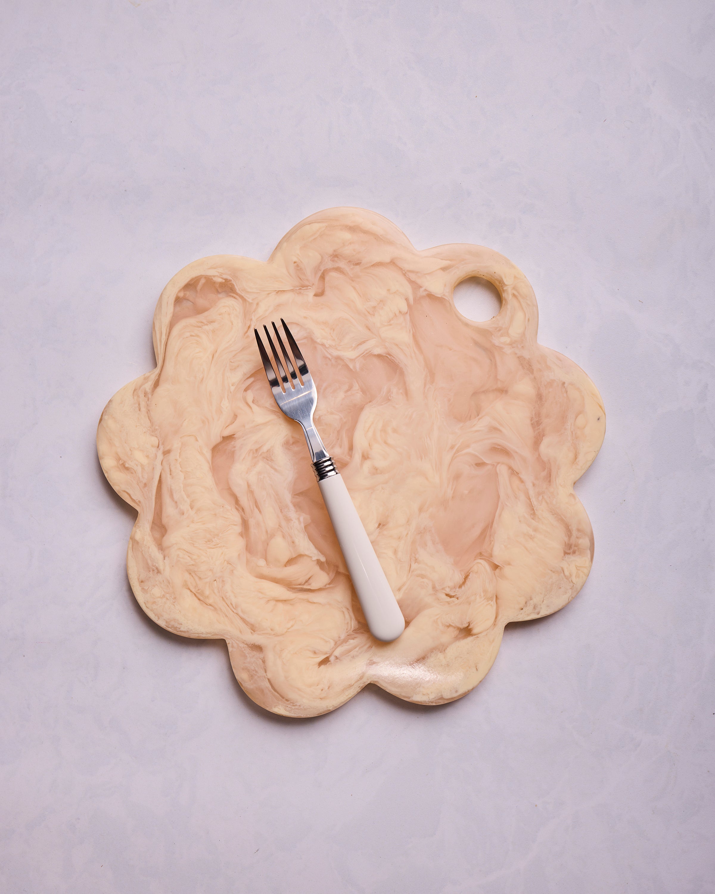 Casa Amarosa Scallop Resin Charcuterie Board - Thumbnail 2