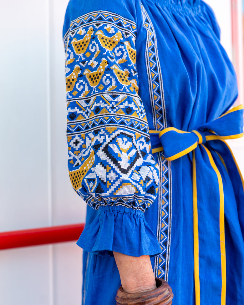 Printfresh x Pencil & Paper Linen Long-Sleeve Embroidered Midi Dress in PF + Pencil & Paper Co. Embroidered Hens | Women's S | Blue Printfresh x Pencil & Paper Linen Long-Sleeve Embroidered Midi Dress in PF + Pencil & Paper Co. Embroidered Hens | Women's S | Blue