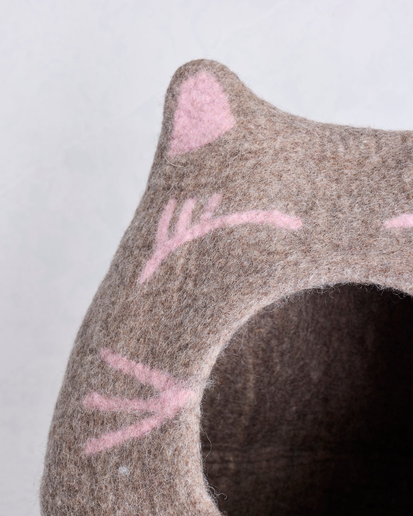 Taupe Combo - Girl Cat Wool Cat Bed - Fuzzy Cove
