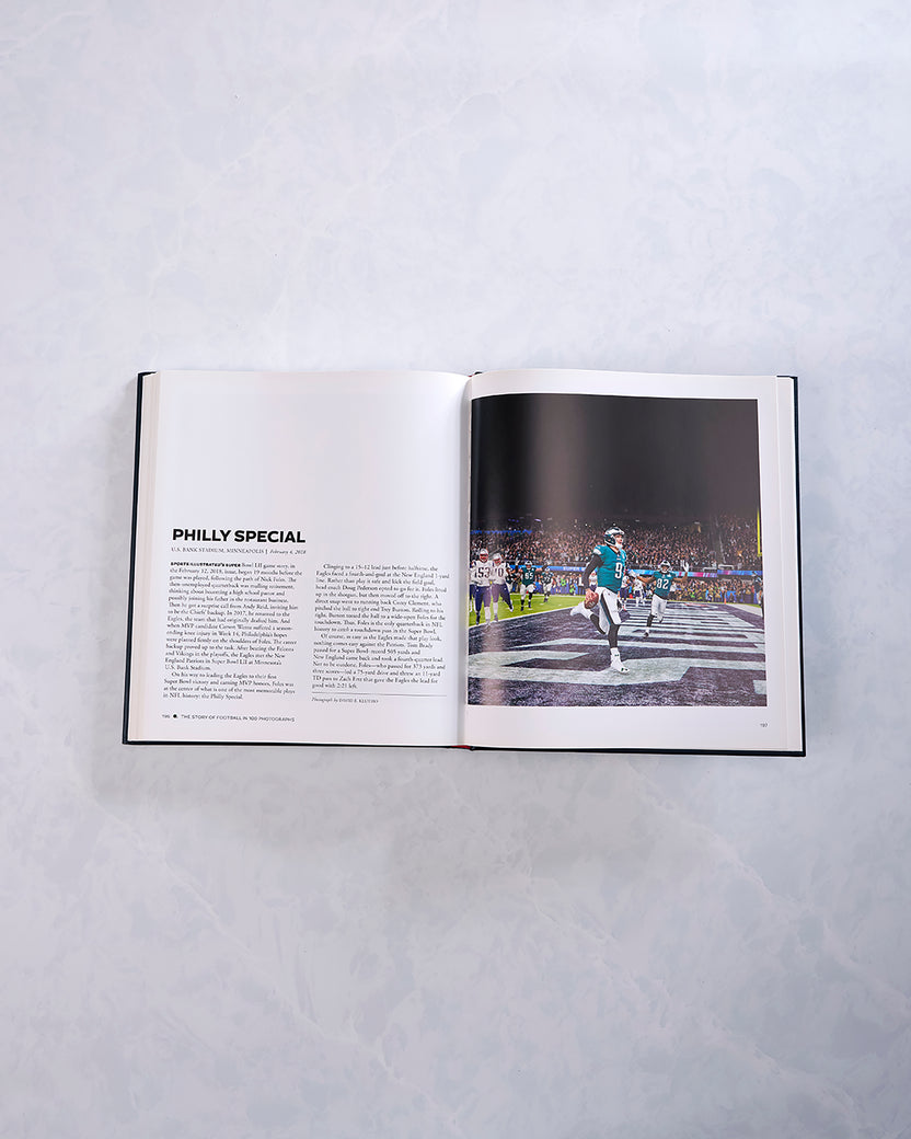 Navy Blue - The Story of Football in 100 Photographs By Sports Illustrated - Graphic Image Inc.
