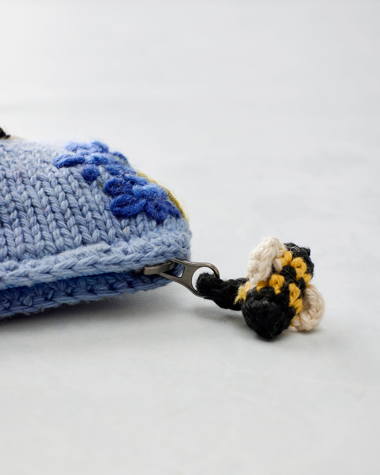 Sweet Bee - Bee Pouch - Blue - Printfresh
