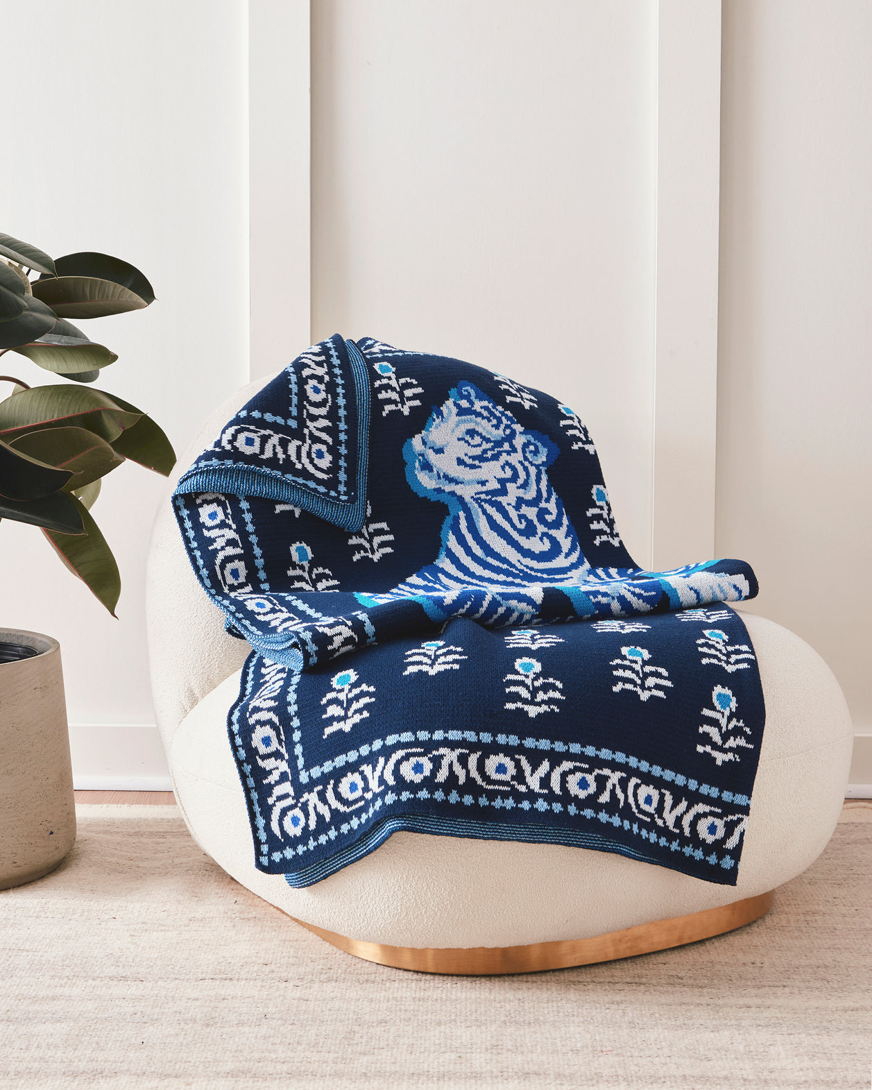 Tiger Queen - Knit Throw Blanket - Navy - Printfresh