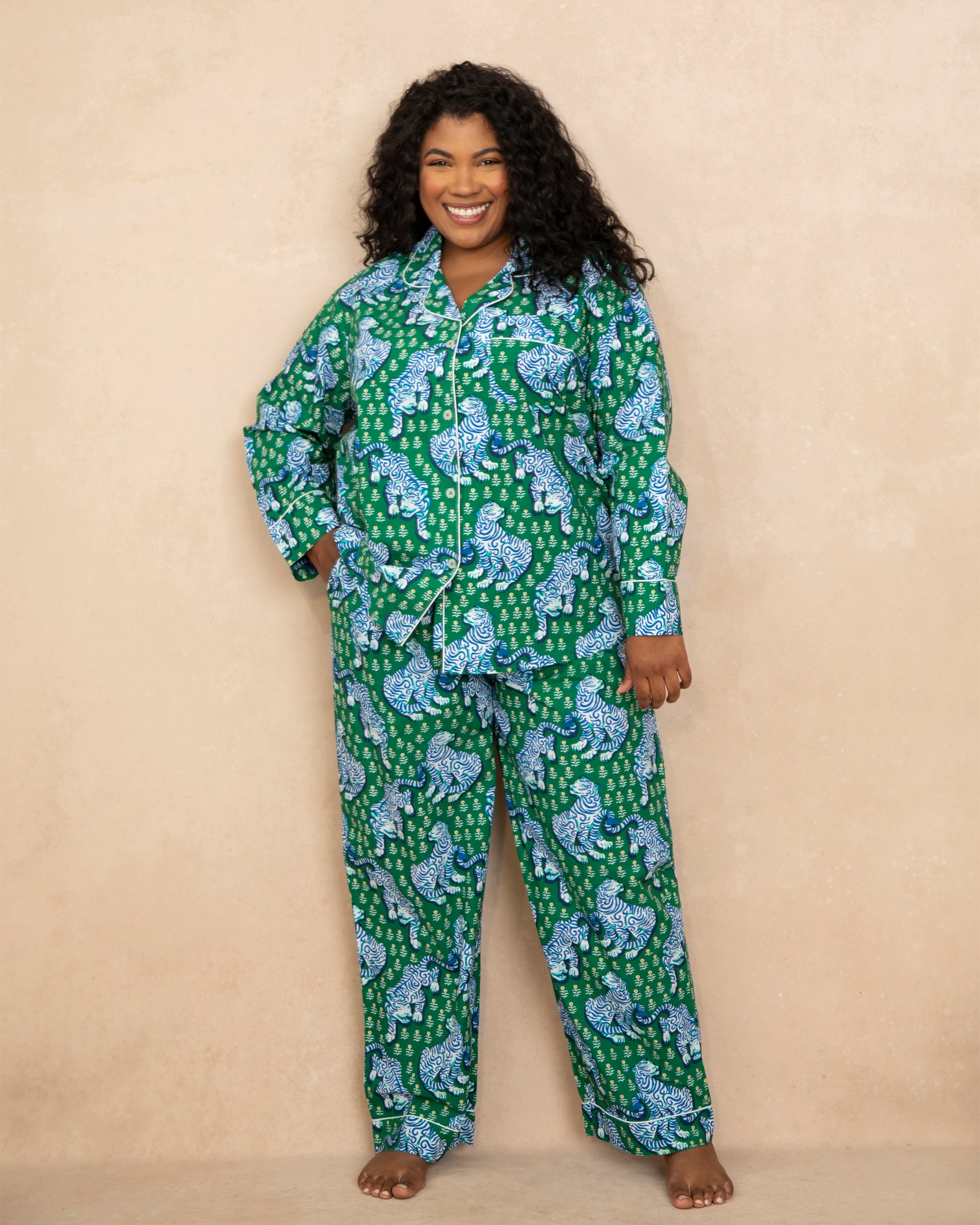 Qiribati Women Silk Pajama Set Tiger Print 2-Piece Pajamas Pj Set Long  Sleeve Tops with Pants Soft Green : : Clothing, Shoes & Accessories