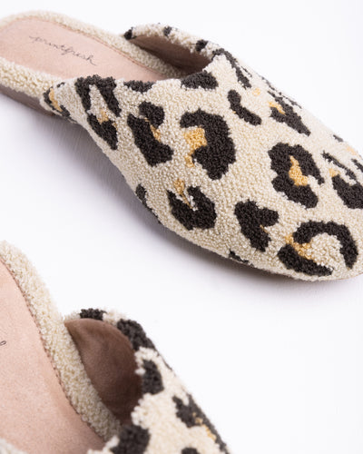 Lounging Leopard - Tufted Slippers - Sand - Printfresh